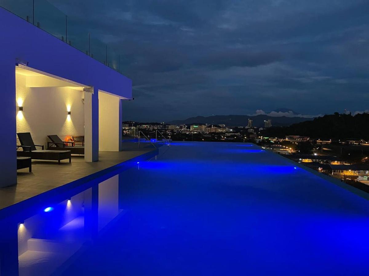 Queensland Suites At Aru Suites, Кота Кинабалу Екстериор снимка