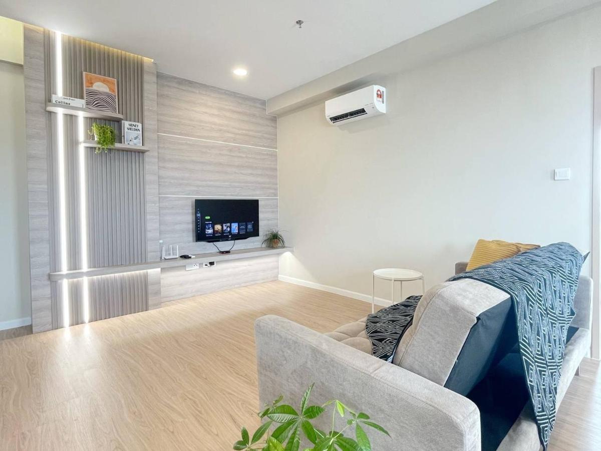 Queensland Suites At Aru Suites, Кота Кинабалу Екстериор снимка